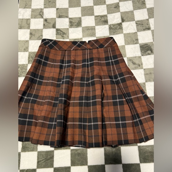 Aritzia sunday best olive skirt - Picture 4 of 6